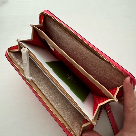 Stunningly vibrant Flamingo pink Kate Spade wallet - Picture 3 of 3